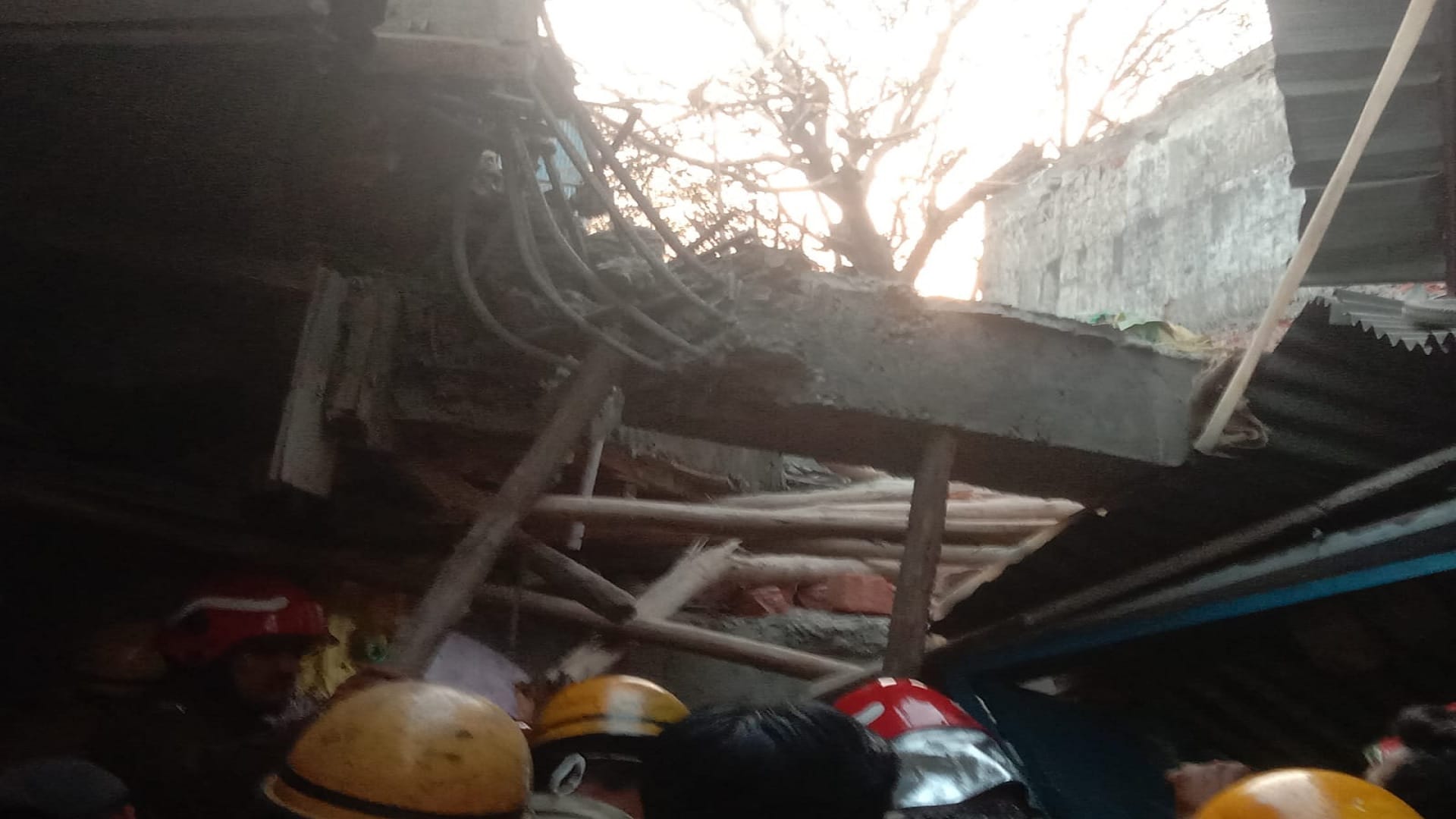 under construction building collapse at kashmiri gate construction of building done in a hurry thats why accident happened here