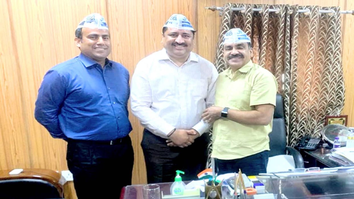 himachal congress state secretary Dharampal Chauhan joined Aam Aadmi Party