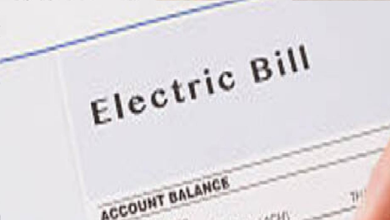 Electricity bill scam: Office assistant also fell in electricity bill scam, so far two suspended
