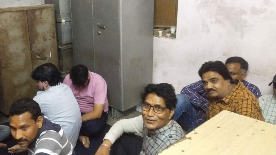 13 arrested including sarpanch and ward councillor playing gambling in bundi