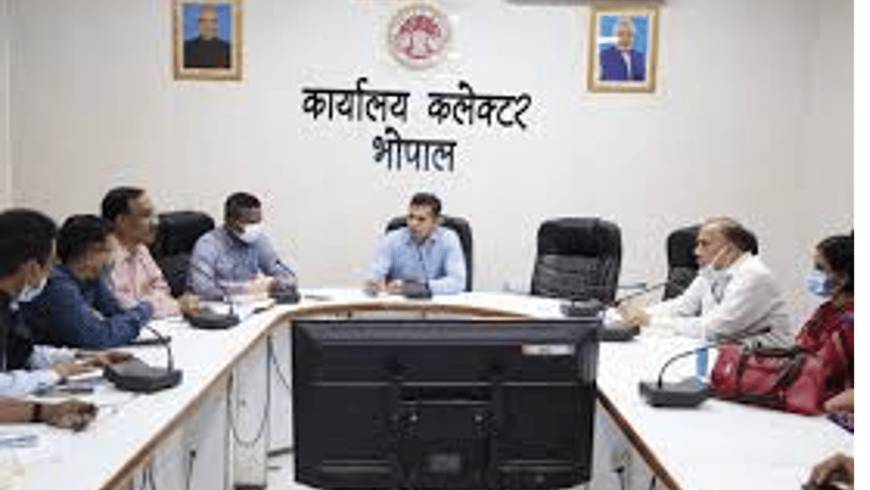 Slow speed of CM helpline: Show cause notice to 6 officers including Bhopal DEO, warning to stop 2 increments