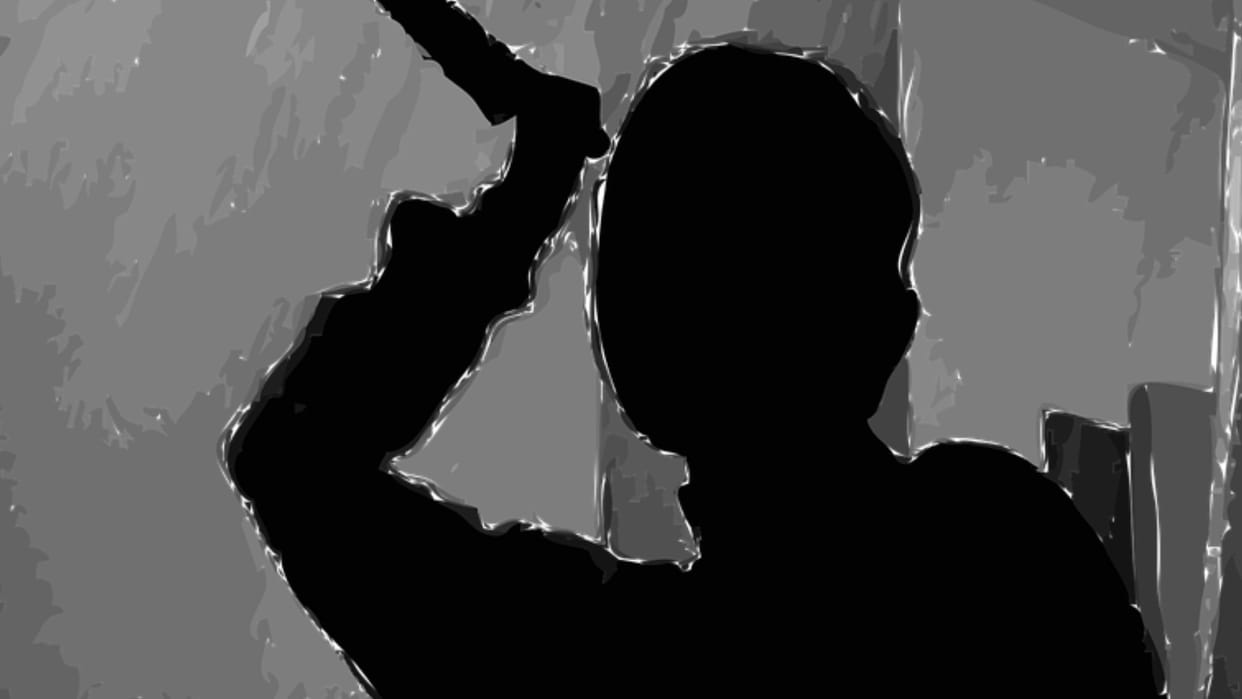 21 year old boy stabbed a 10th class girl in school in Vadgaon Sheri area of Pune Maharashtra news in Hindi