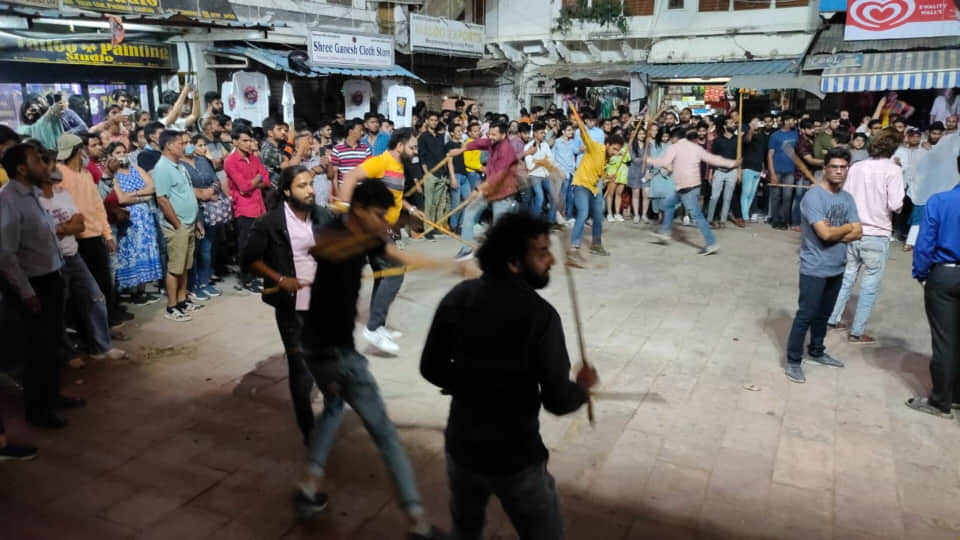 See photos of foreign tourists dance in Pushkar International Holi Festival  