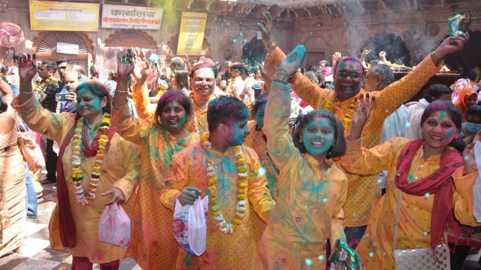 rangbharni ekadashi 2022 holi celebrations in Banke Bihari Temple Vrindavan Mathura Up News