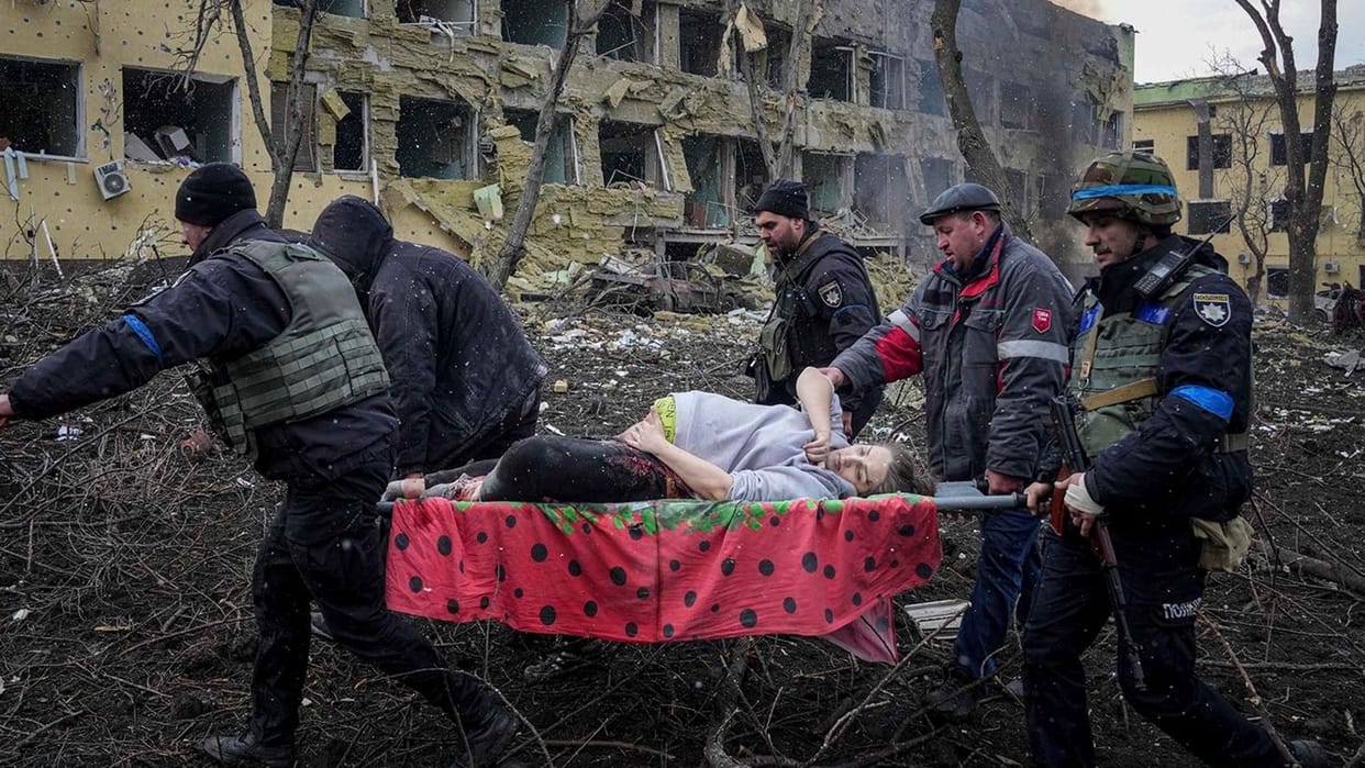Russia attack on Ukraine Mariupol Maternity Hospital leaves pregnant woman dead in shelling and Bombing injuries viral news and updates