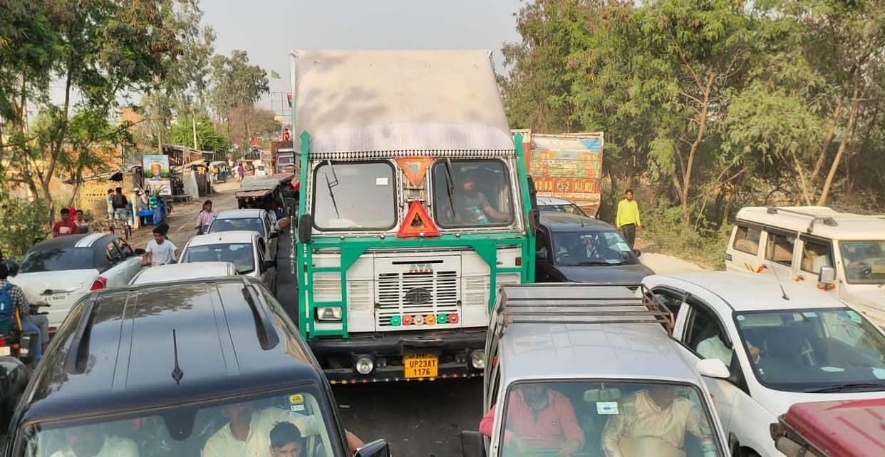 Tractor trolley hitch broken at railway crossing, jammed