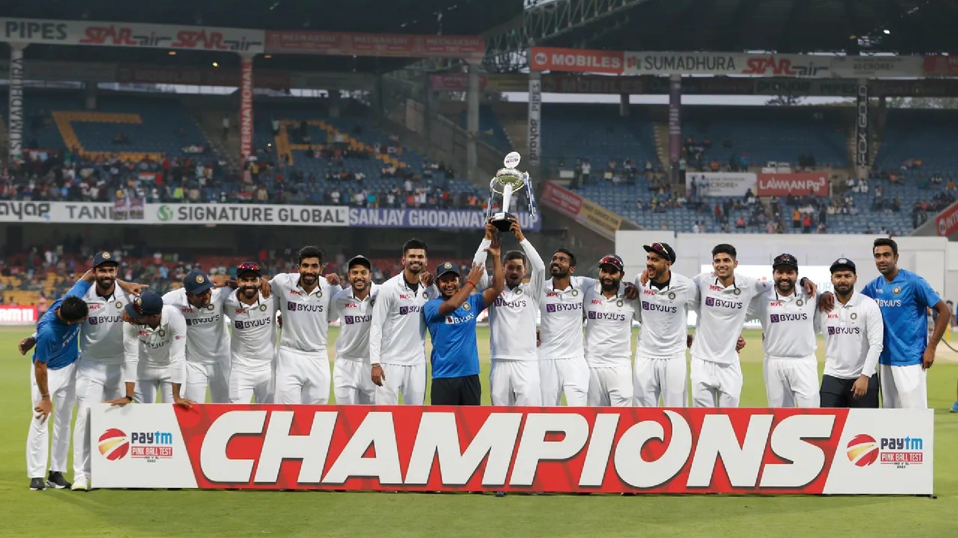 IND vs SL 2nd Test Photos Virat Kohli fans compared him with film star yash KGF 2 Suranga lakmal last match