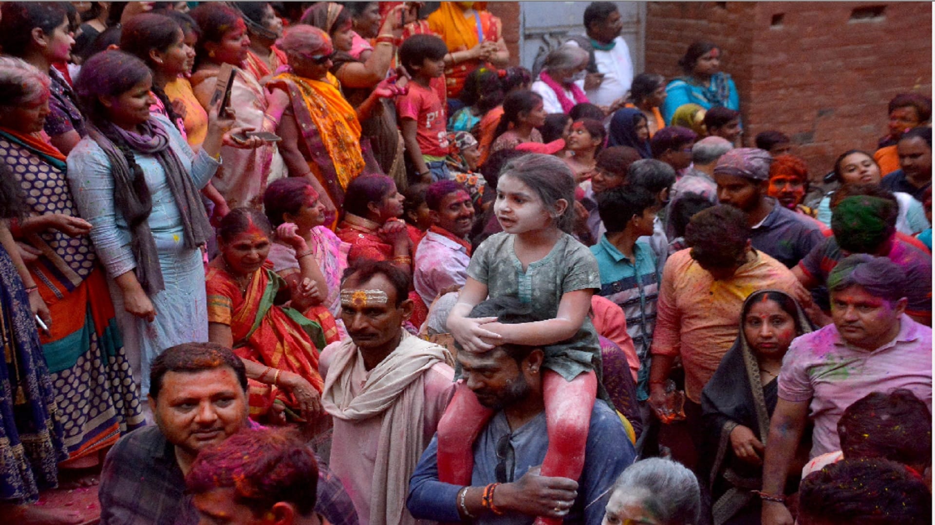 Chita bhasm Holi played at Harishchandra Ghat in varanasi