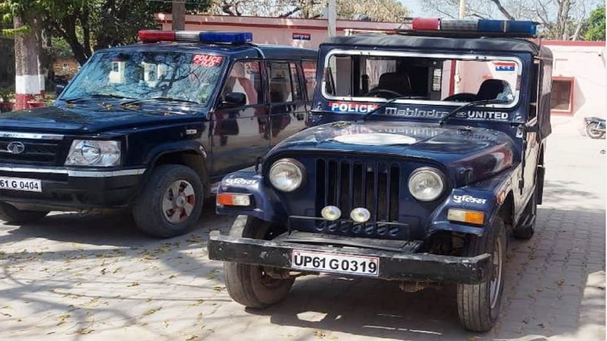 Youths drinking ganja beat two soldiers, five policeman injured in stone pelting in ghazipur