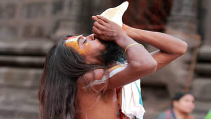 अगर आपके घर के किसी हिस्से में वास्तु दोष है, तो उस कोने में शंख रखने से वहां का वास्तु दोष समाप्त हो जाता है।