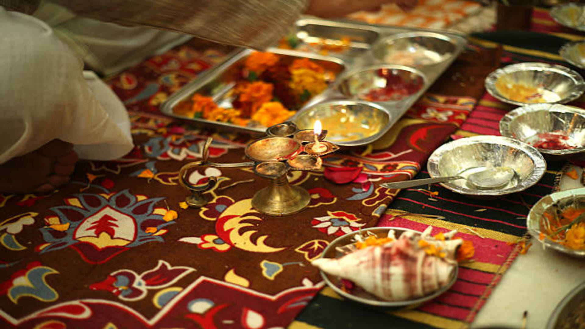 Vastu Tips Religious And Scientific Importance Of Conchshell Know Why Shankh is  Used In Worship