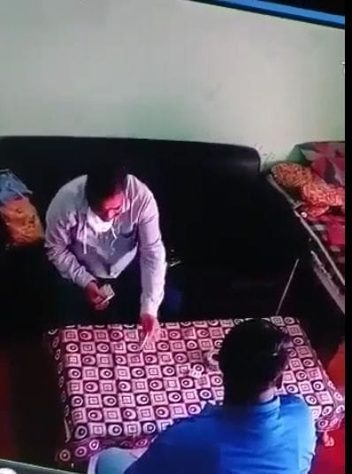 Video of Jhojhukalan BDPO taking money goes viral