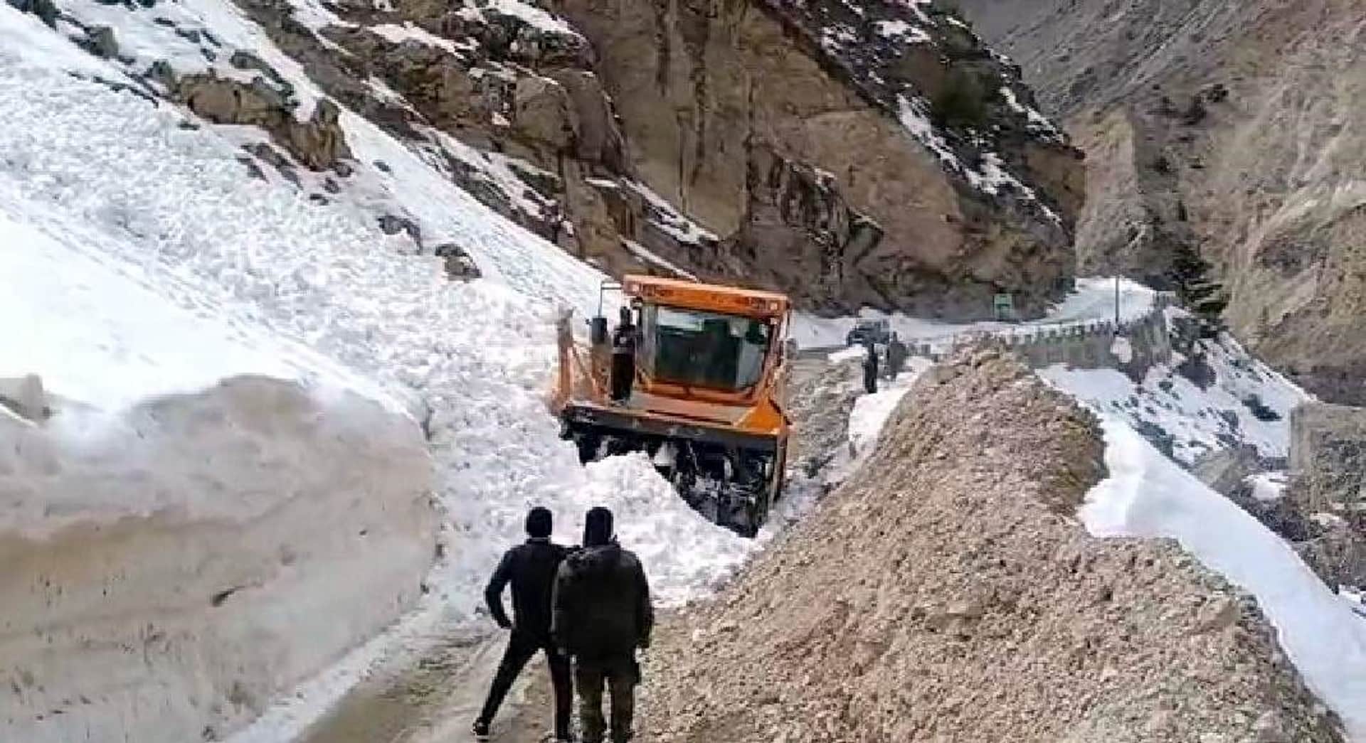Uttarakhand Weather Update: weather Change in Uttarakhand, crops Damage due to heavy hail, rain in Badrinath Dham, Hemkund Sahib, see phoyo