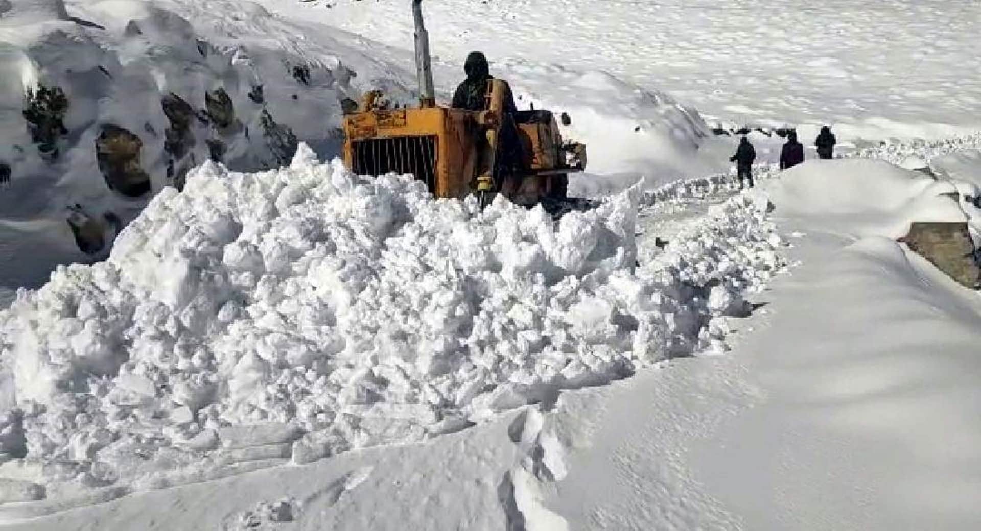 Uttarakhand Weather Update: weather Change in Uttarakhand, crops Damage due to heavy hail, rain in Badrinath Dham, Hemkund Sahib, see phoyo