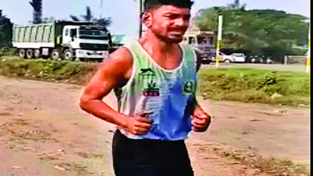 Race against drug addiction Manoj entered India Book of Records by running from Delhi to Mumbai in 16 days