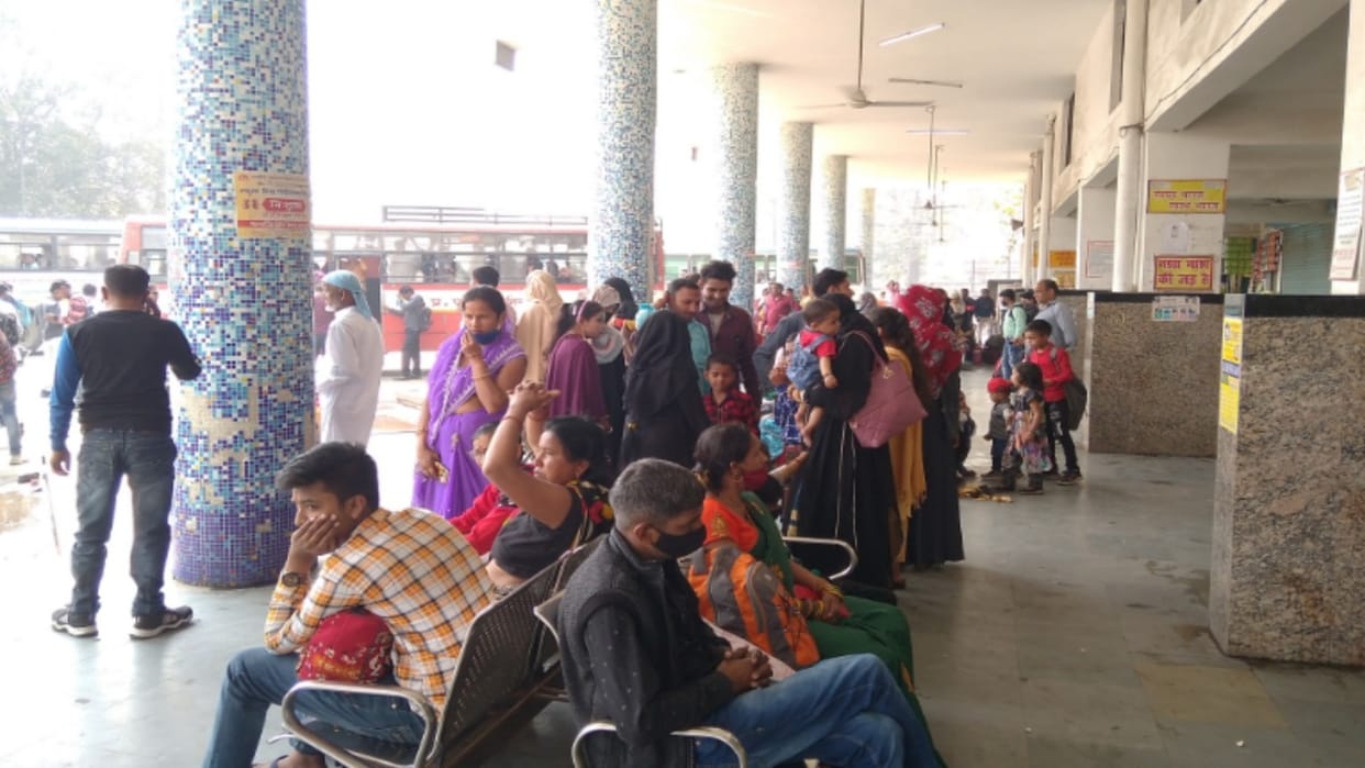 Employees started protesting against the transfer of the driver
