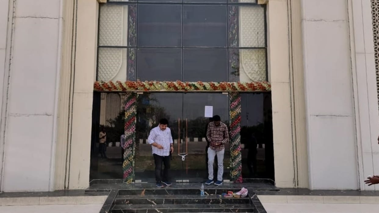 Sealed hotels and banquet halls built on residential plots and school places in Ganaur of Sonipat