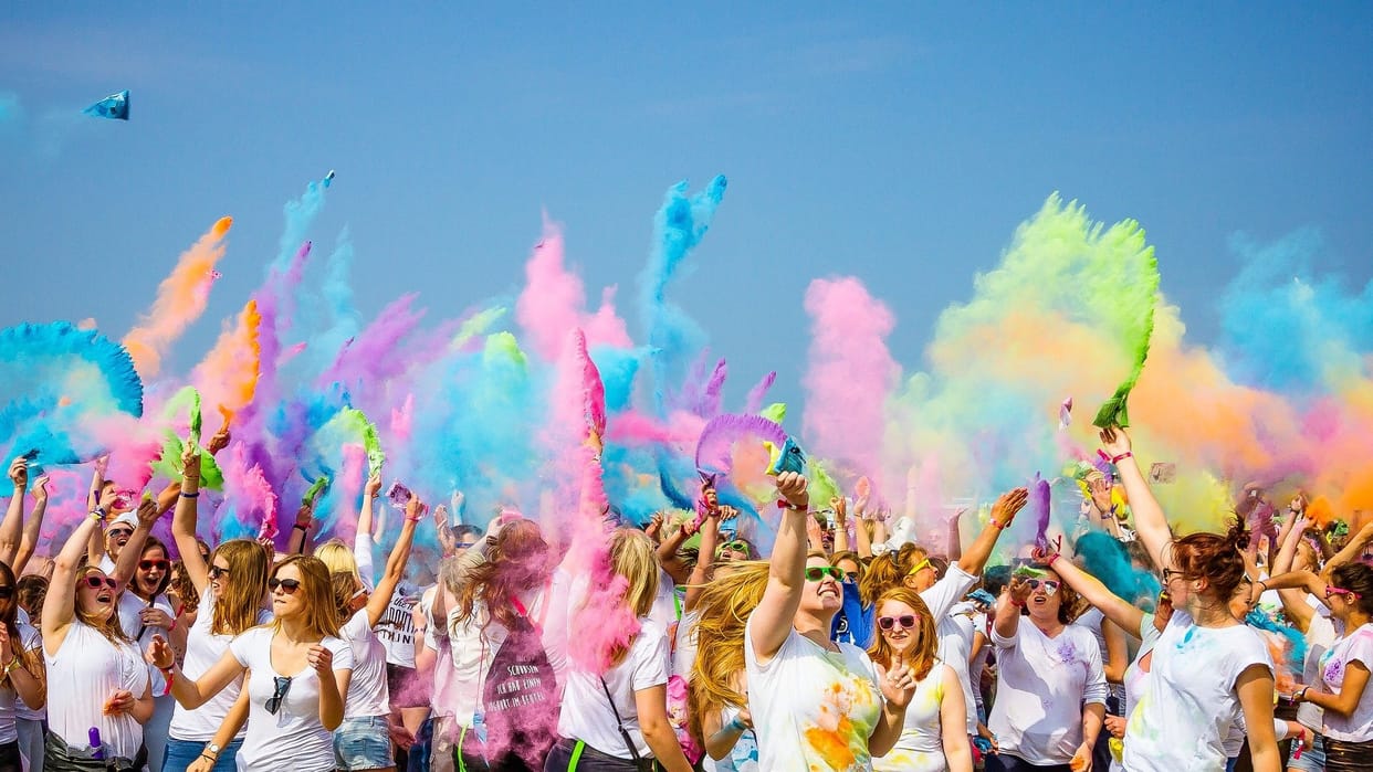 Holi 2023 do these thing before playing holi this will protect your hair