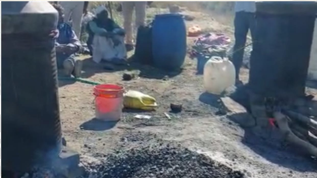 Stone pelting on police team arrived in Badaun to take action on illegal liquor