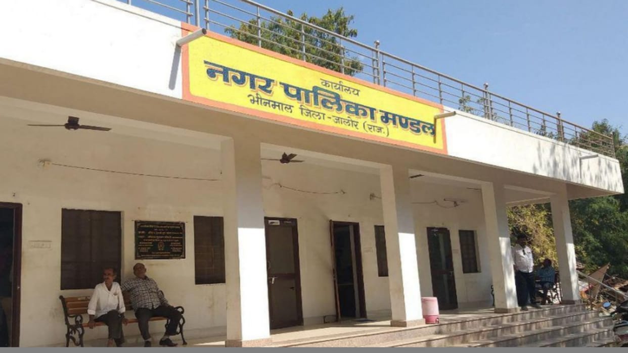 Jalore contractor blackmailed on RTI seven lakh rupees recovered from contractor by making false complaint