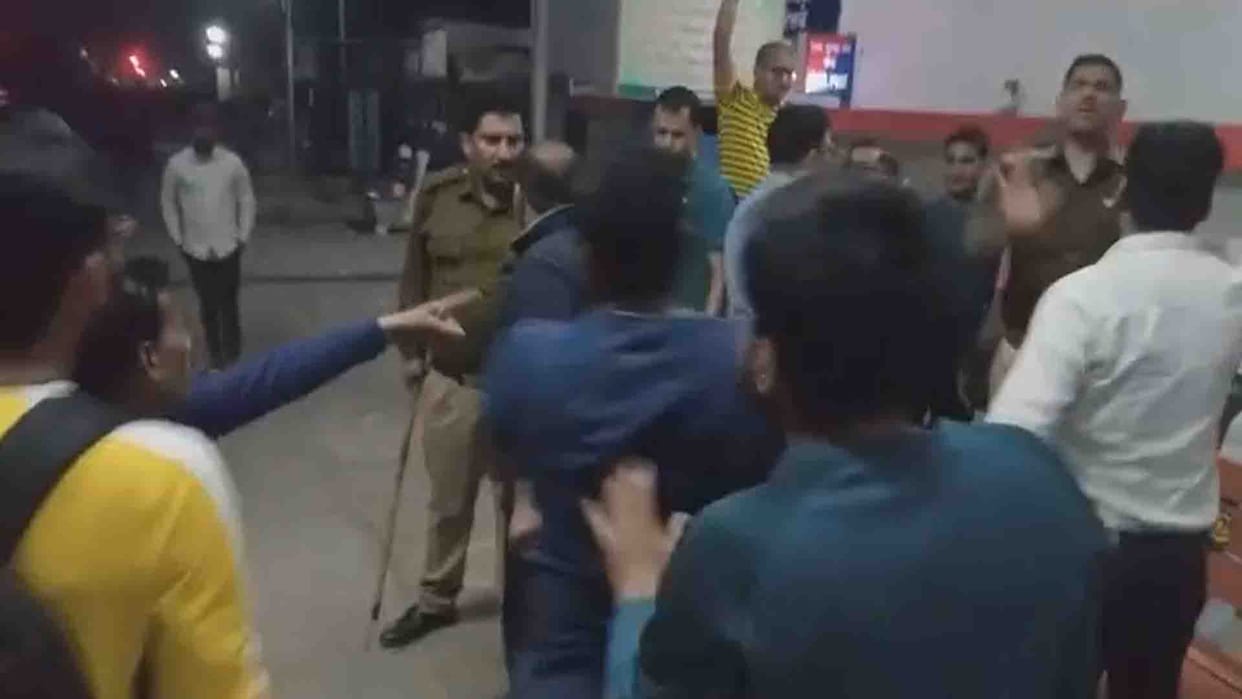 RPF beat up shopkeepers and local people