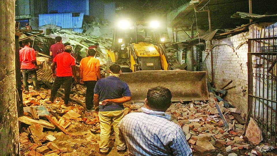 under construction building collapse at kashmiri gate construction of building done in a hurry thats why accident happened here