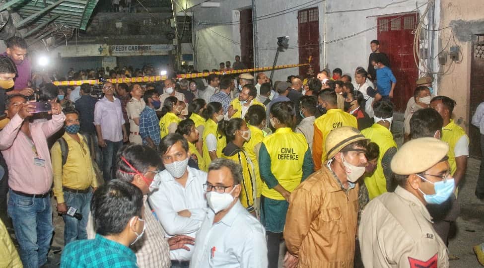 under construction building collapse at kashmiri gate construction of building done in a hurry thats why accident happened here