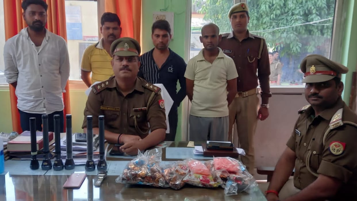 Four accused arrested for robbing youth returned after earning from Kuwait
