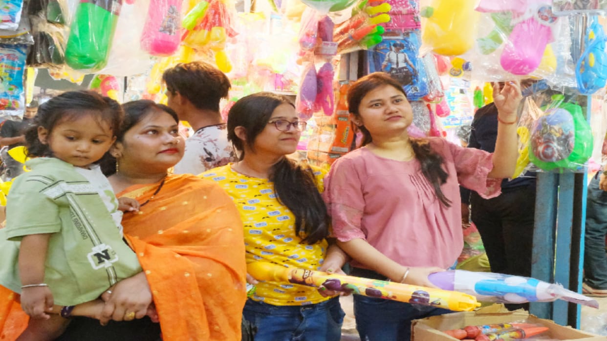 Excited shopkeepers preparing for Diwali and Chhath in Gorakhpur