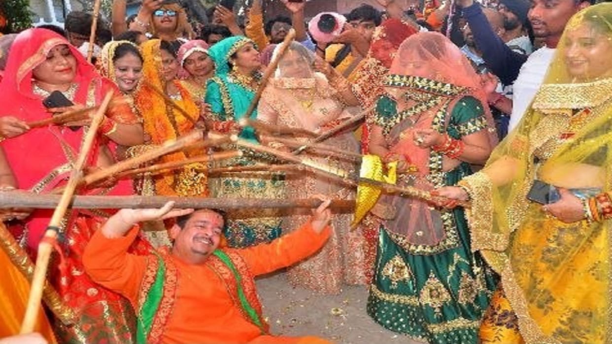 SriKrishna Balram forms played chhari mar Holi with gopis