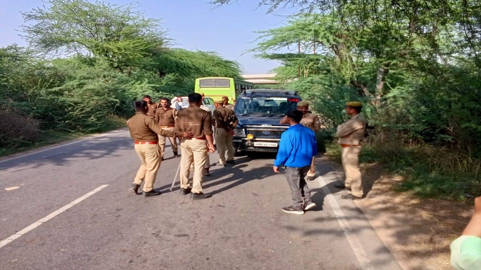 Mathura loot from collection agent of finance company police search of miscreants