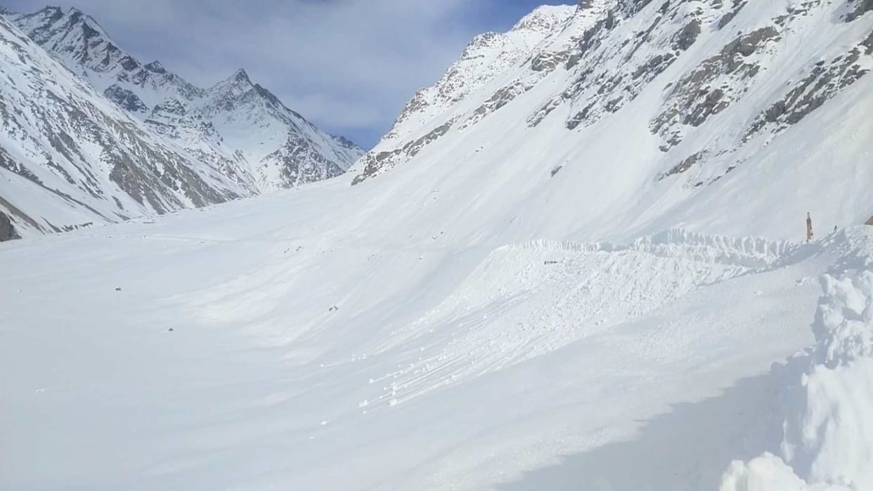 Delhi to Manali-Leh bus route: Snow removal work remaining from 20 km area