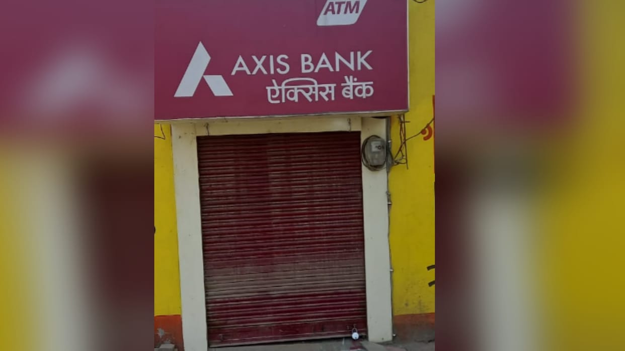 Meerut: Axis Bank ATM vandalized in Pallavapuram, miscreants caught on camera