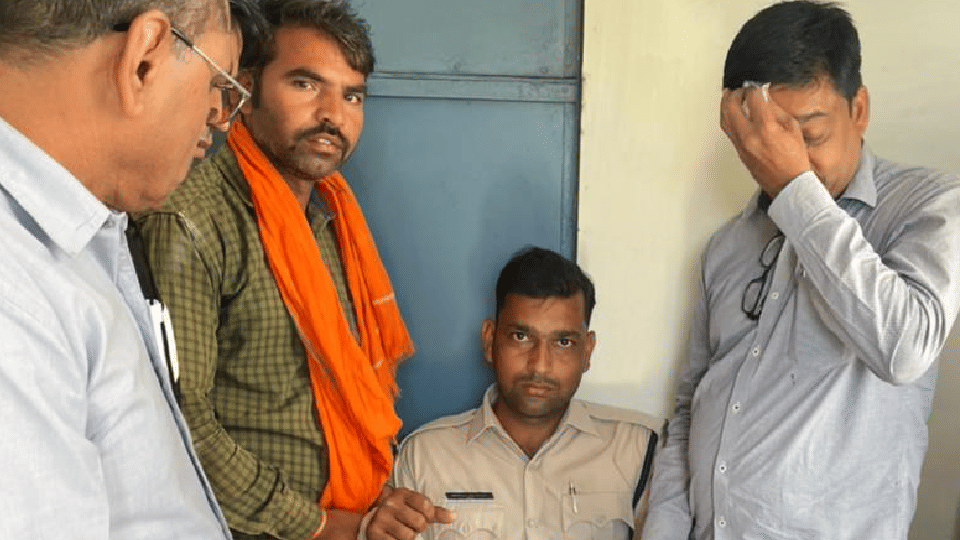 Neemuch: Husband is serving sentence for which crime, woman trapped jail constable for the same