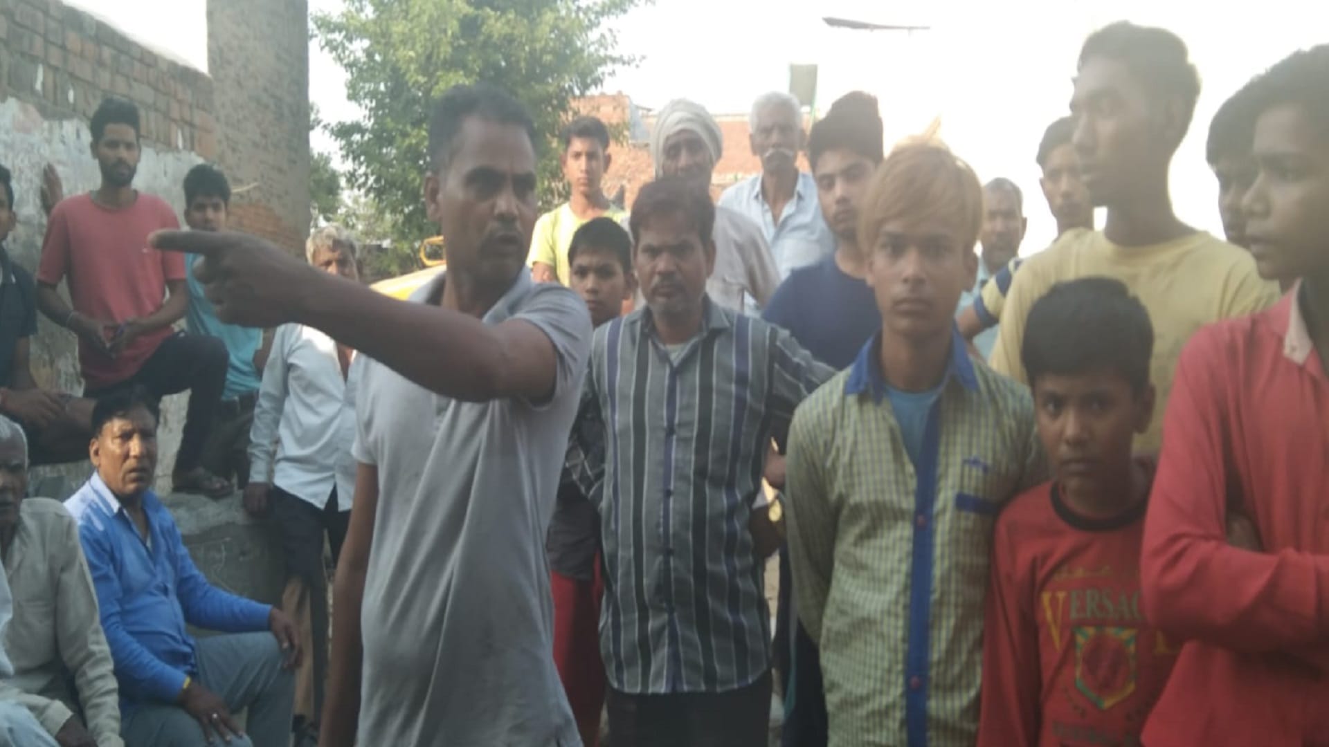Meerut News: Conflict in two sides in a village and 12 people injured see photos