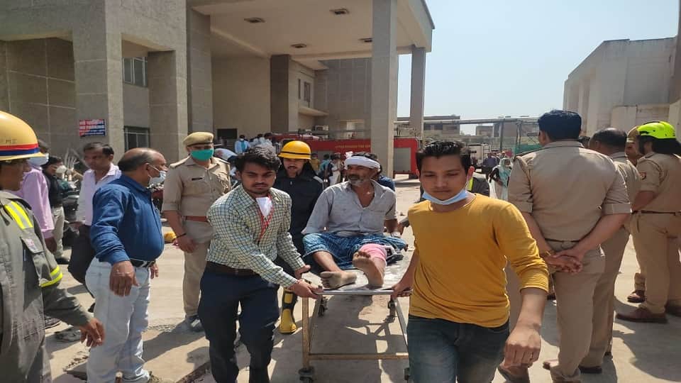 SN Medical College Agra Fire patients lying on the road