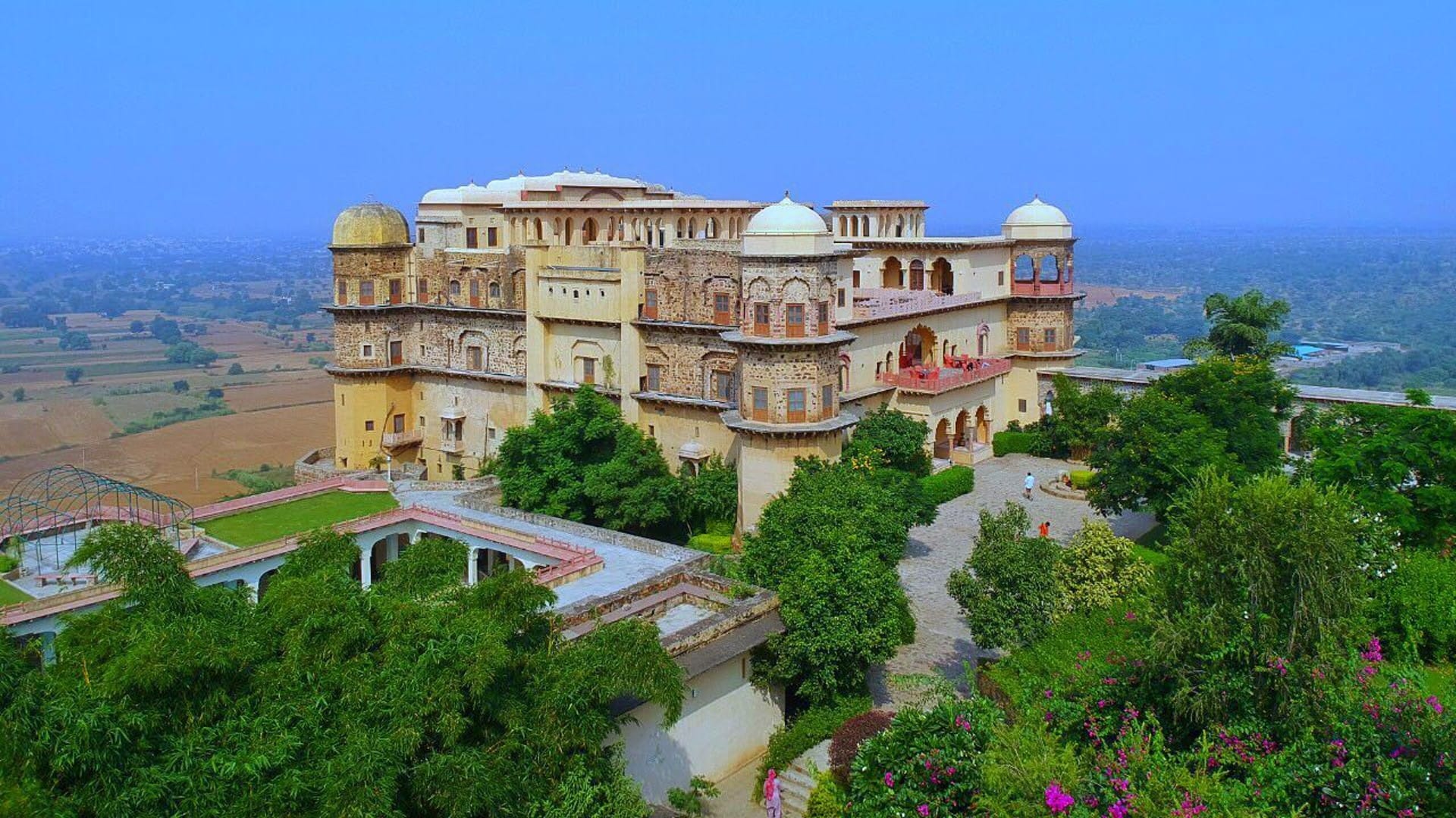 Best Road Trip Places Near Delhi Couple Like To Travel