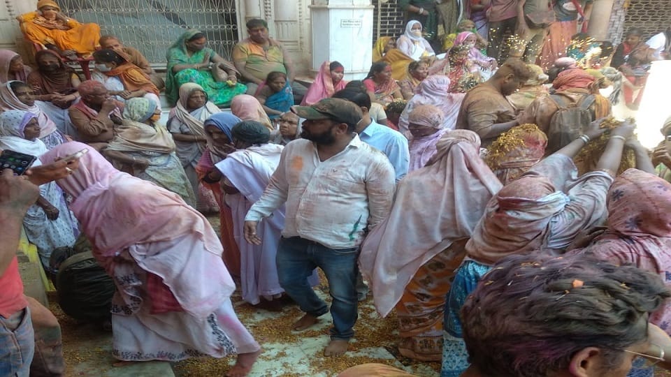 widows play holi in gopinath temple Vrindavan mathura