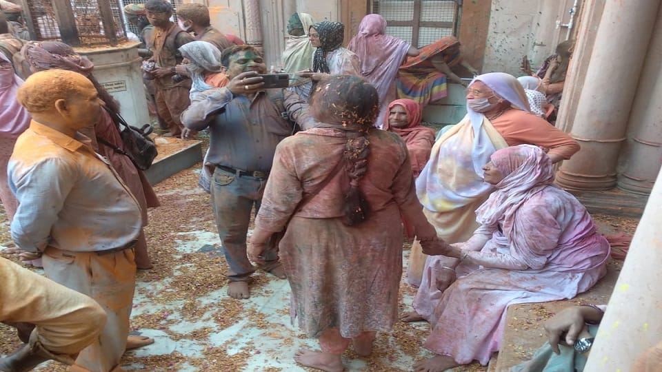 widows play holi in gopinath temple Vrindavan mathura