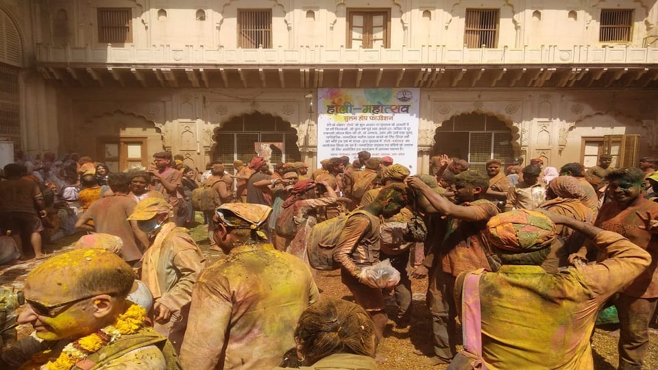 widows play holi in gopinath temple Vrindavan mathura