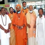 द कश्मीर फाइल्स देखने के बाद काशी का संत समाज।