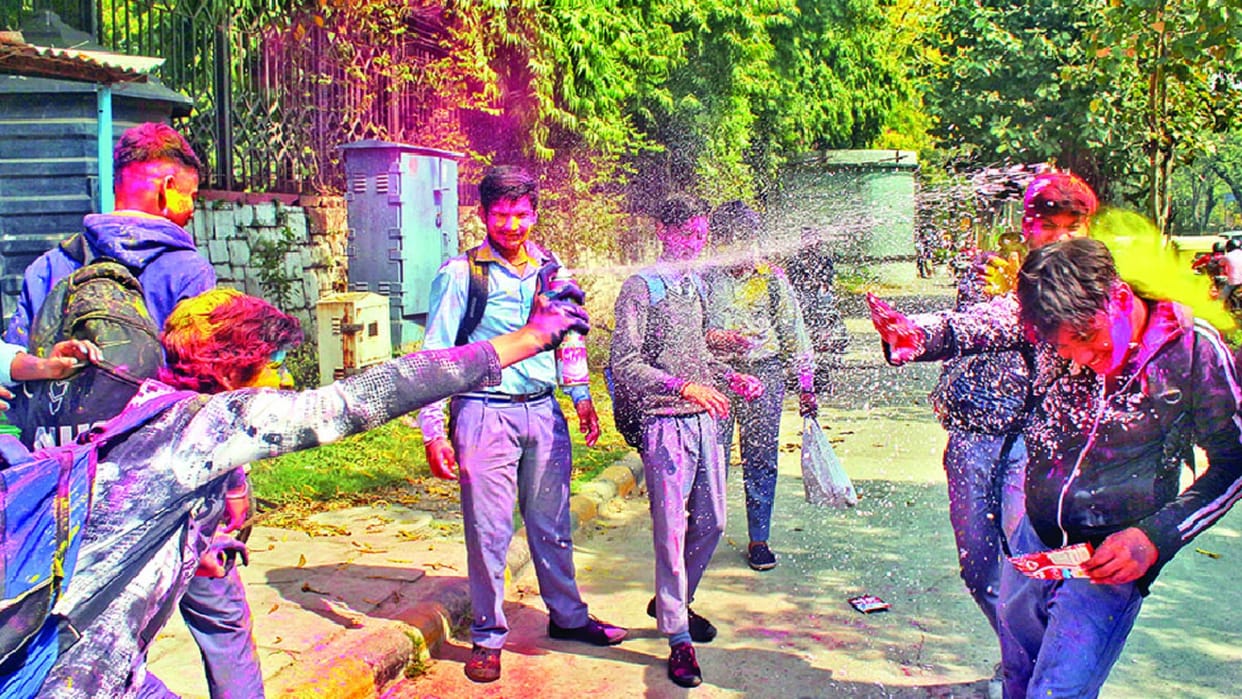 holi celebrations started in delhi