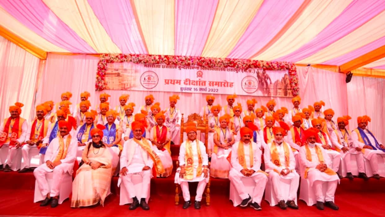 Chhatarpur: First convocation of Maharaja Chhatrasal Bundelkhand University, Governor honored 86 students