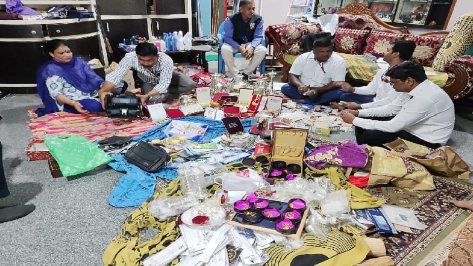 Karnataka Anti-Corruption Bureau  raids at 75 locations in connection with disproportionate asset cases against 18 government servants