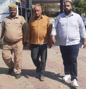 Anti-corruption organization caught Lekhpal taking bribe