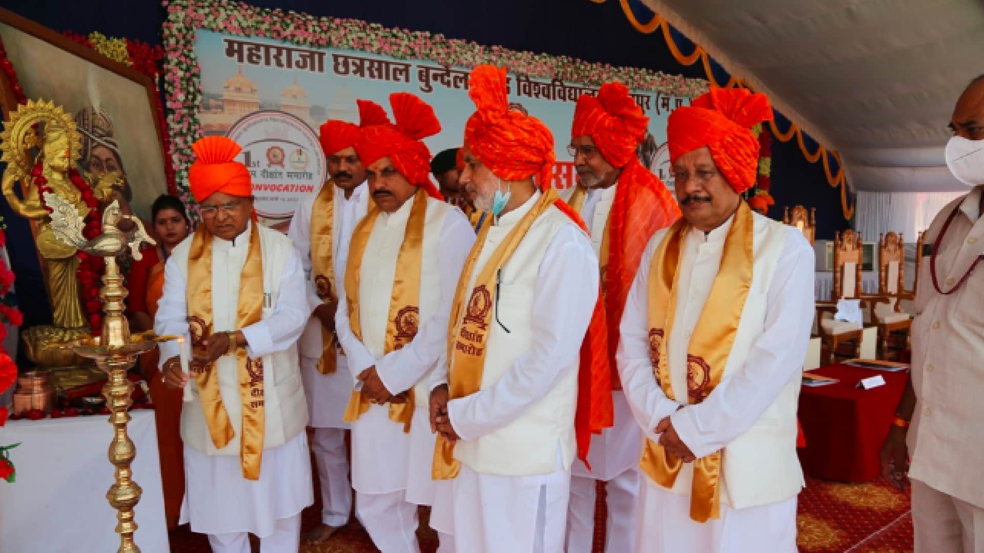 Chhatarpur: First convocation of Maharaja Chhatrasal Bundelkhand University, Governor honored 86 students
