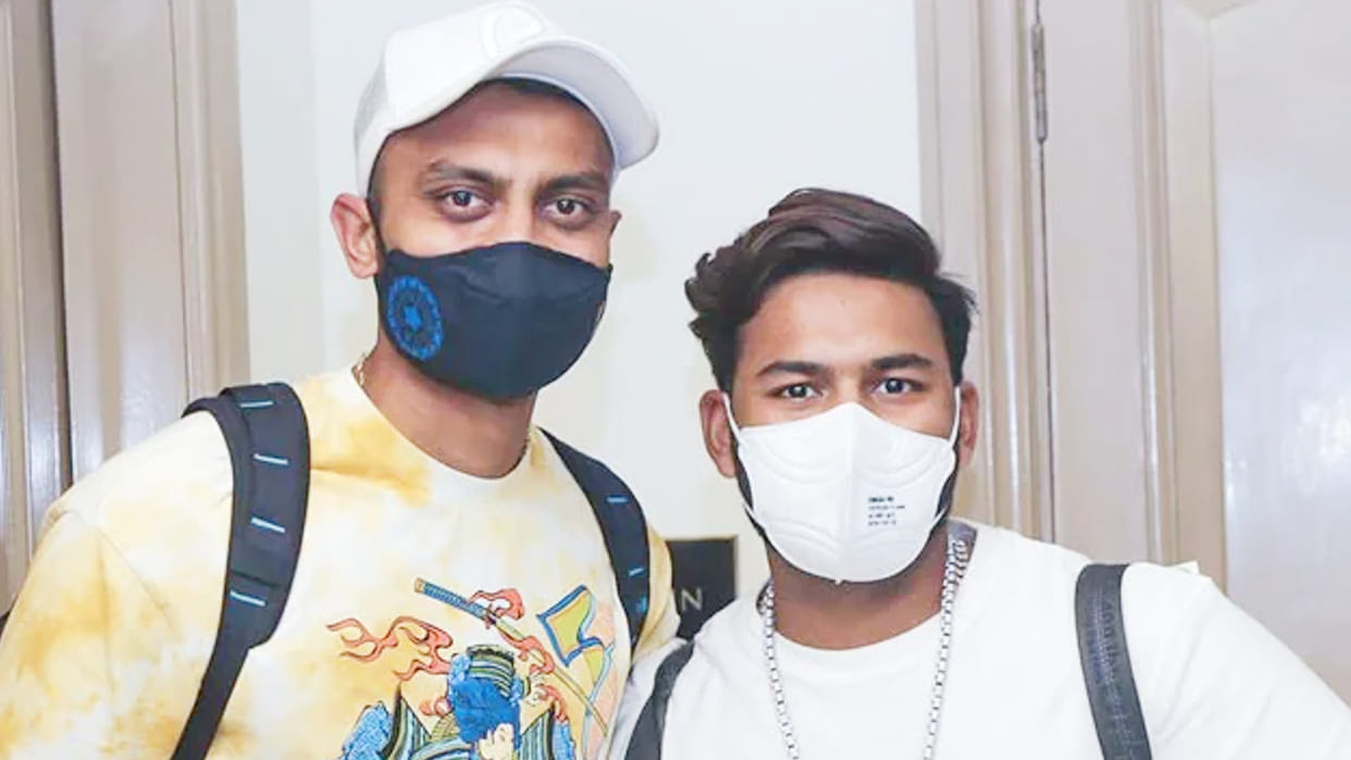 Indian Premier League 2022: Rishabh Pant, Axar Patel, Prithvi Shaw, Shardul Thakur Join Delhi Capitals Squad in Mumbai