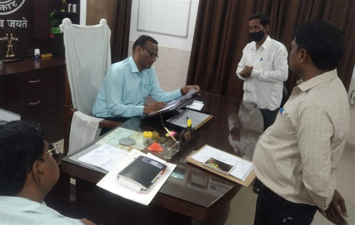 Hathras: Sanitation workers will lock the DPRO office on 21st