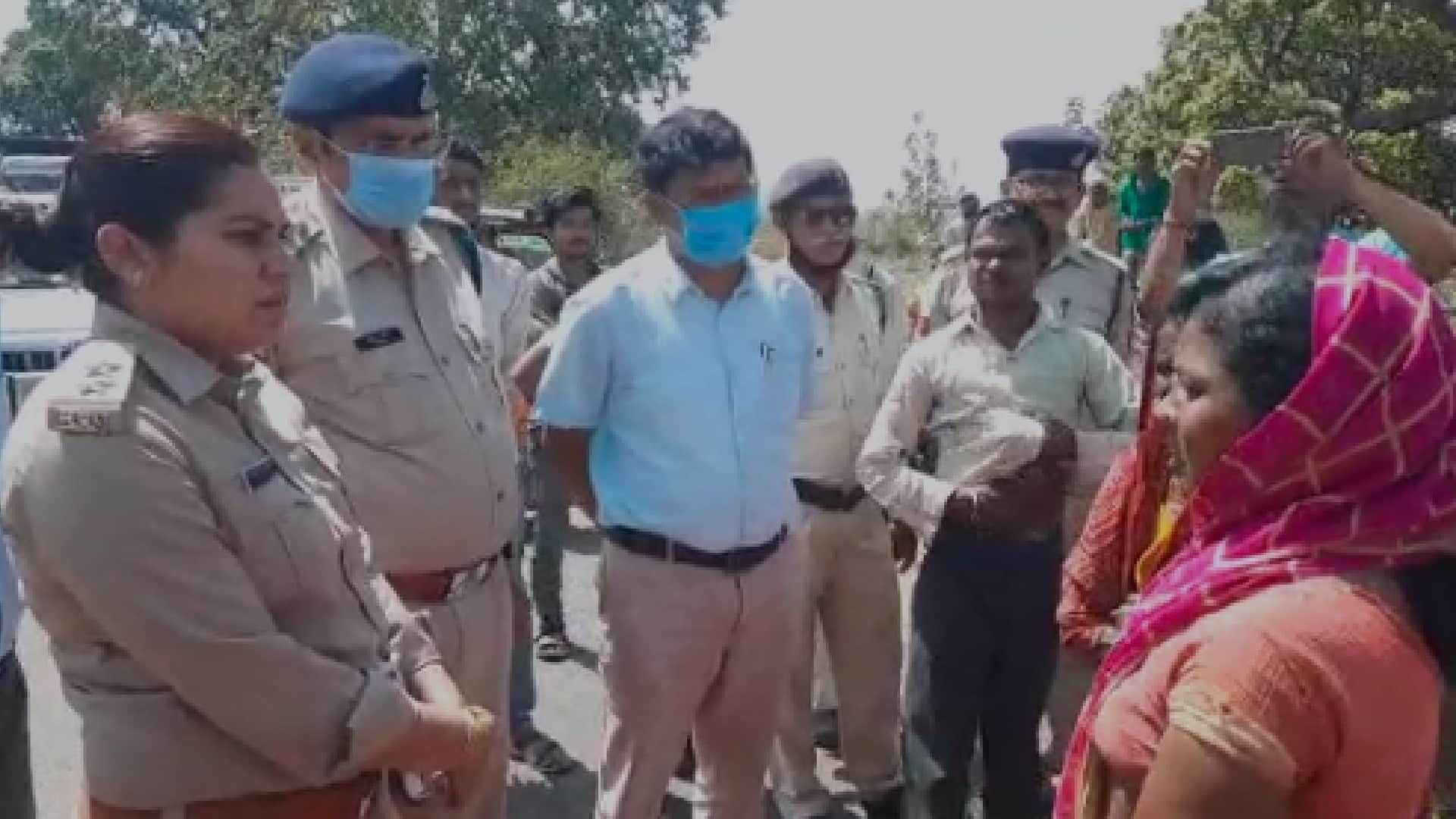 Water problem in Panna: Angry villagers jammed the Panna-Ajaygarh road by keeping empty utensils