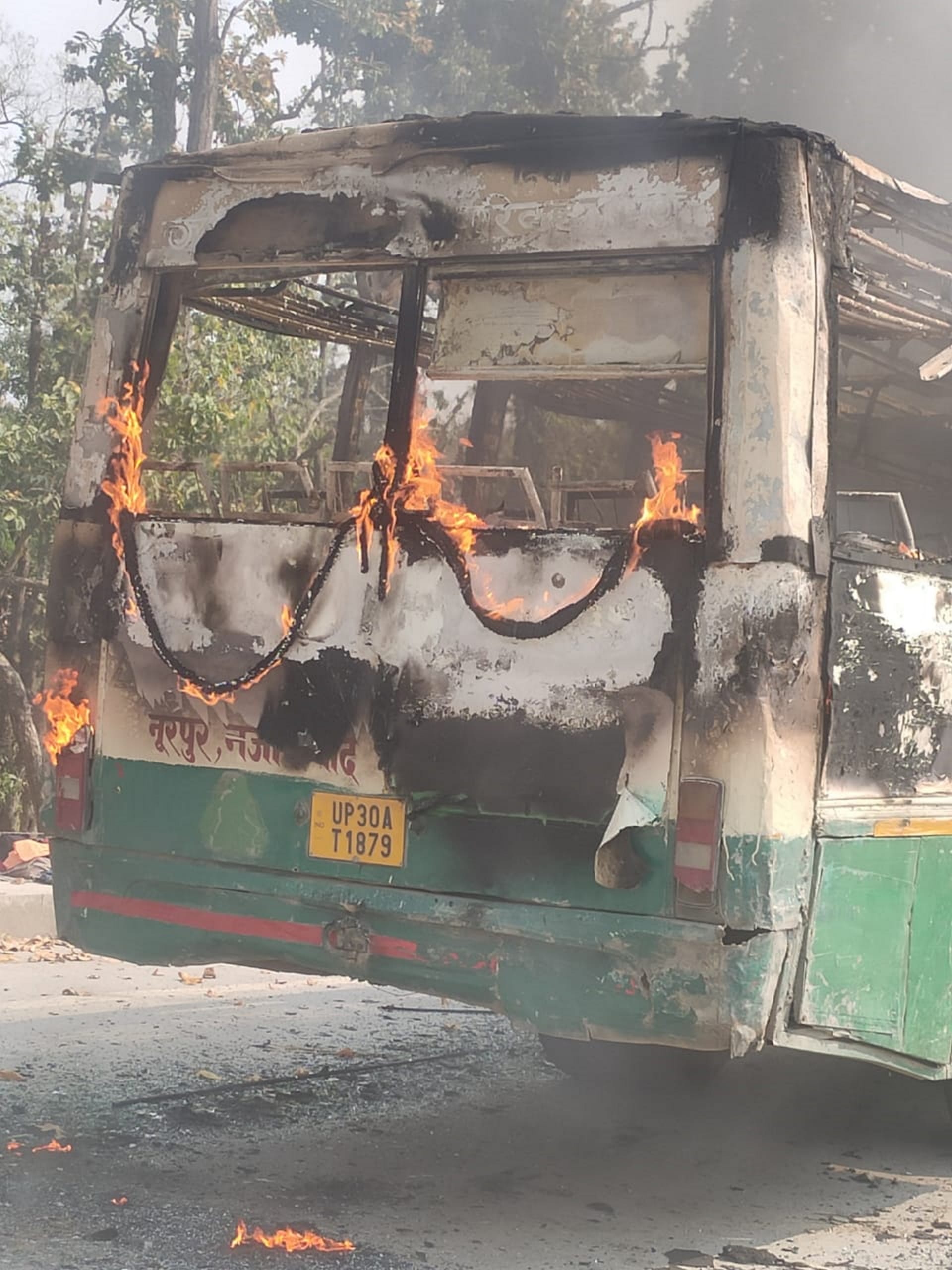 Accident in Uttarakhand : Fire broke out in UP Roadways bus going from Dehradun to Bareilly, 37 passengers were sitting in the bus,see photos
